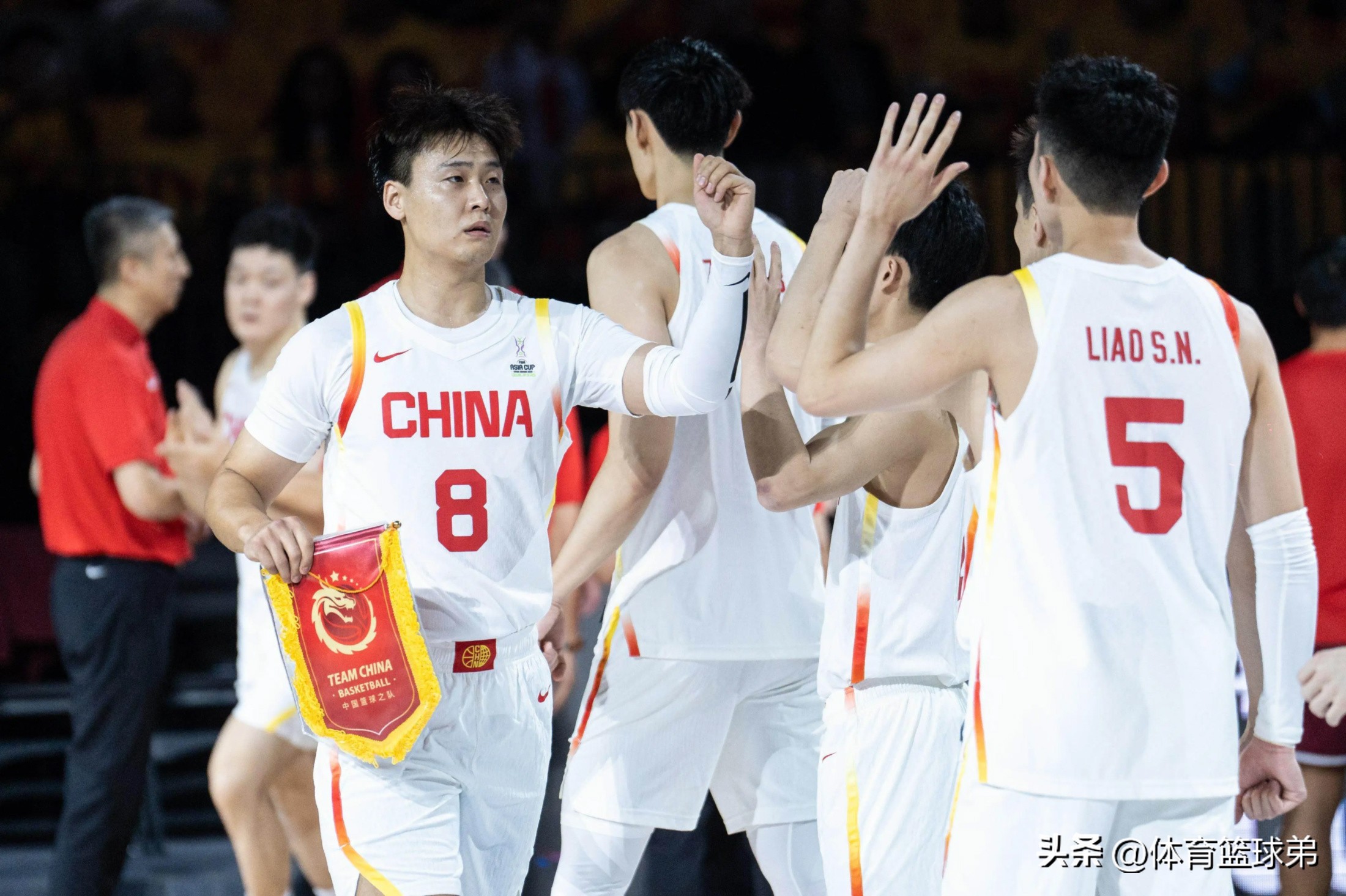 kaiyun体育综合-篮下硬仗：北京抢到48个篮板，攻守兼备！