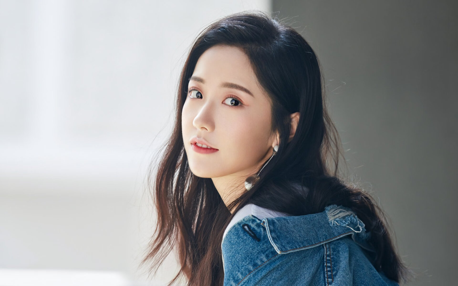 开云网页版-德国男子100米选手在预赛中表现出色，晋级半决赛，德国女子田径100米队员有谁